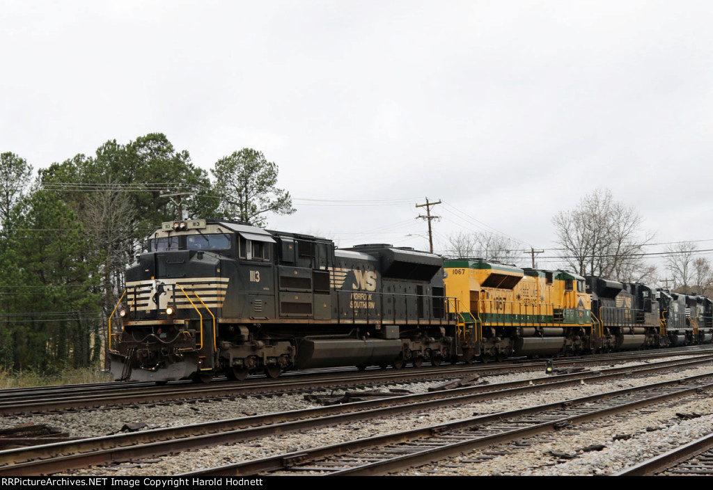 NS 1113 leads train 350-23